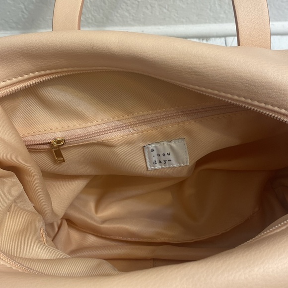 NWOT Pink satchel / Crossbody/ Shoulder bag with matching Sunglasses Case - Picture 6 of 11